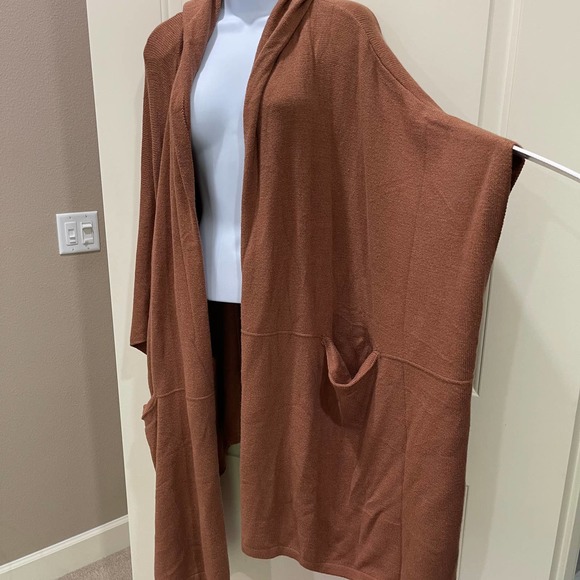 Felina NEW Sweater-Knit Hooded Wrap - Cape -Size L/XL - Butterscotch Sweater - Picture 4 of 9